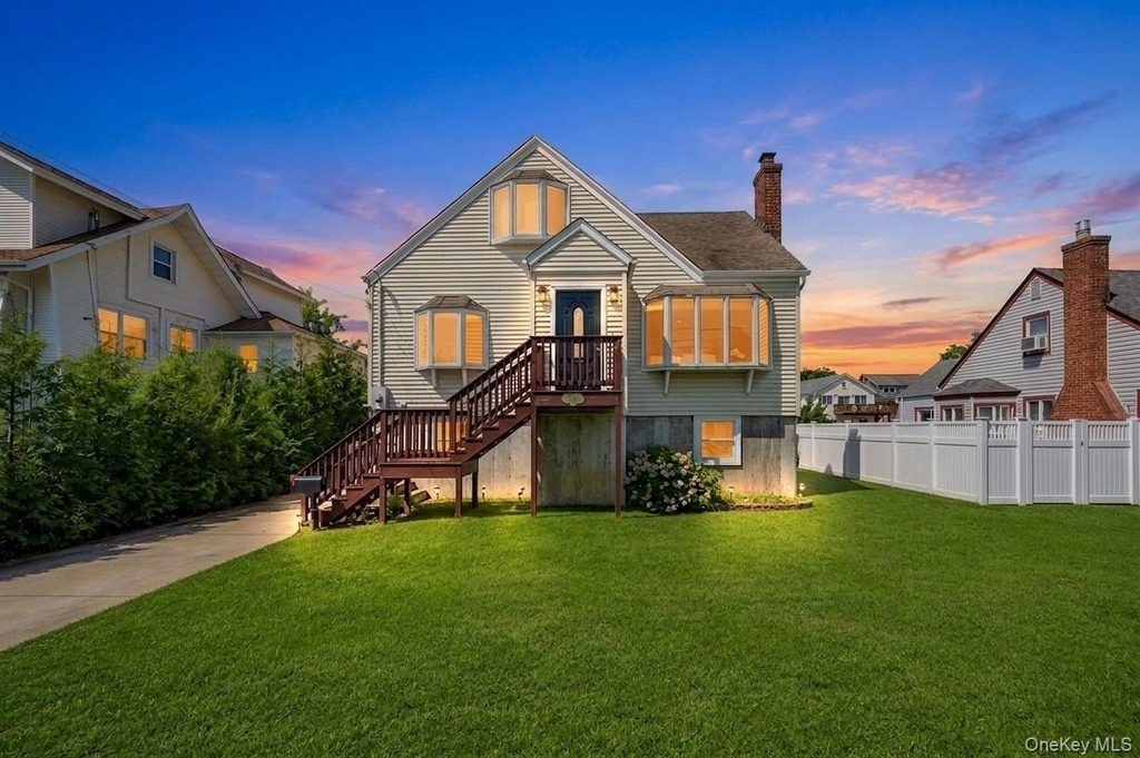 308 Bedell Street - Photo 0