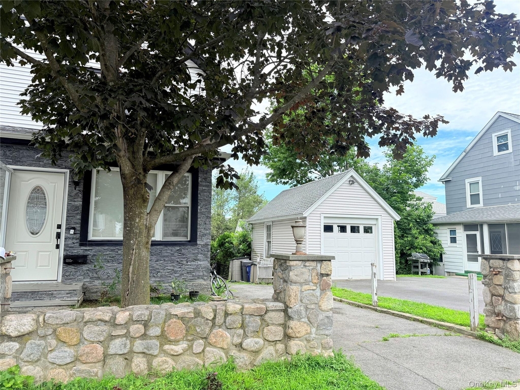 815 Carpenter Place - Photo 1