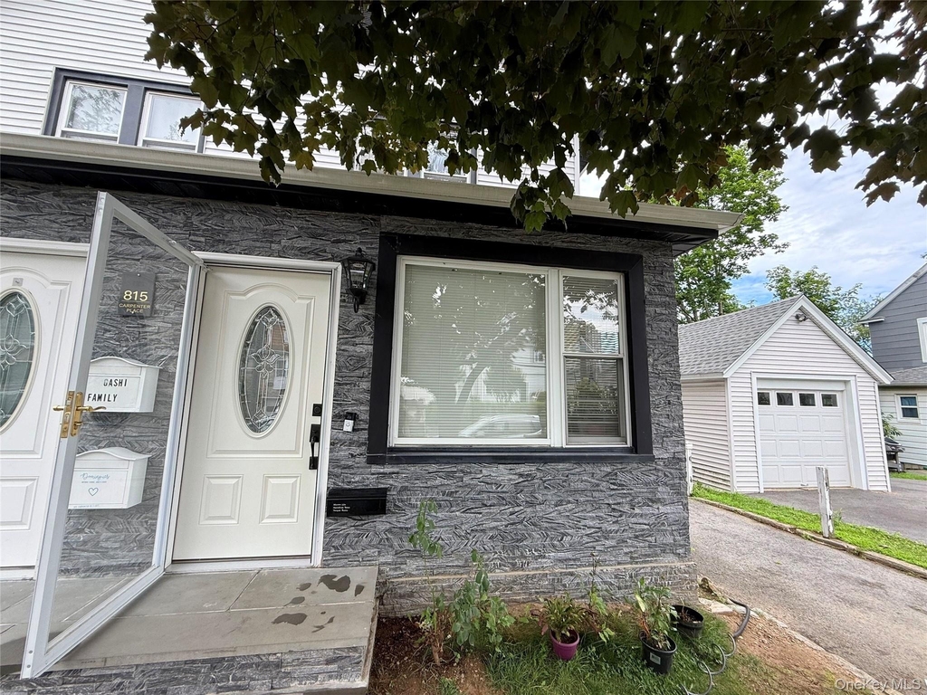 815 Carpenter Place - Photo 0