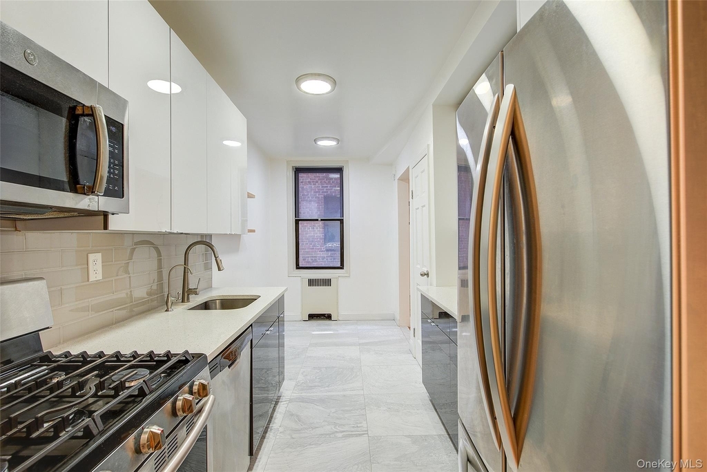 167-10 Crocheron Avenue - Photo 10