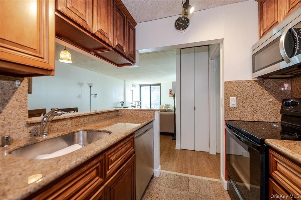 730 W Broadway - Photo 8