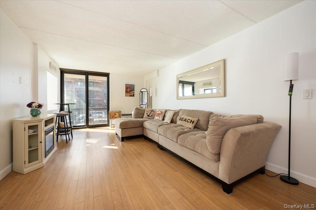 730 W Broadway - Photo 2