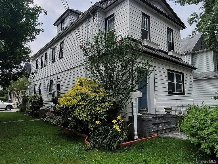 182 Lowell Avenue - Photo 0