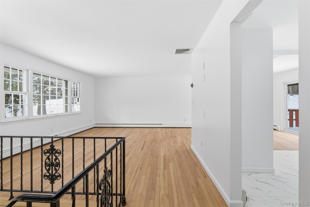 1618 Morningview Drive - Photo 2