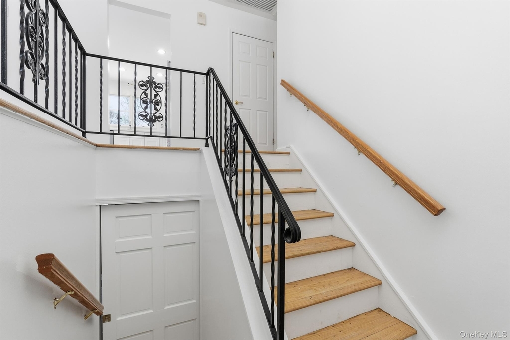 1618 Morningview Drive - Photo 5