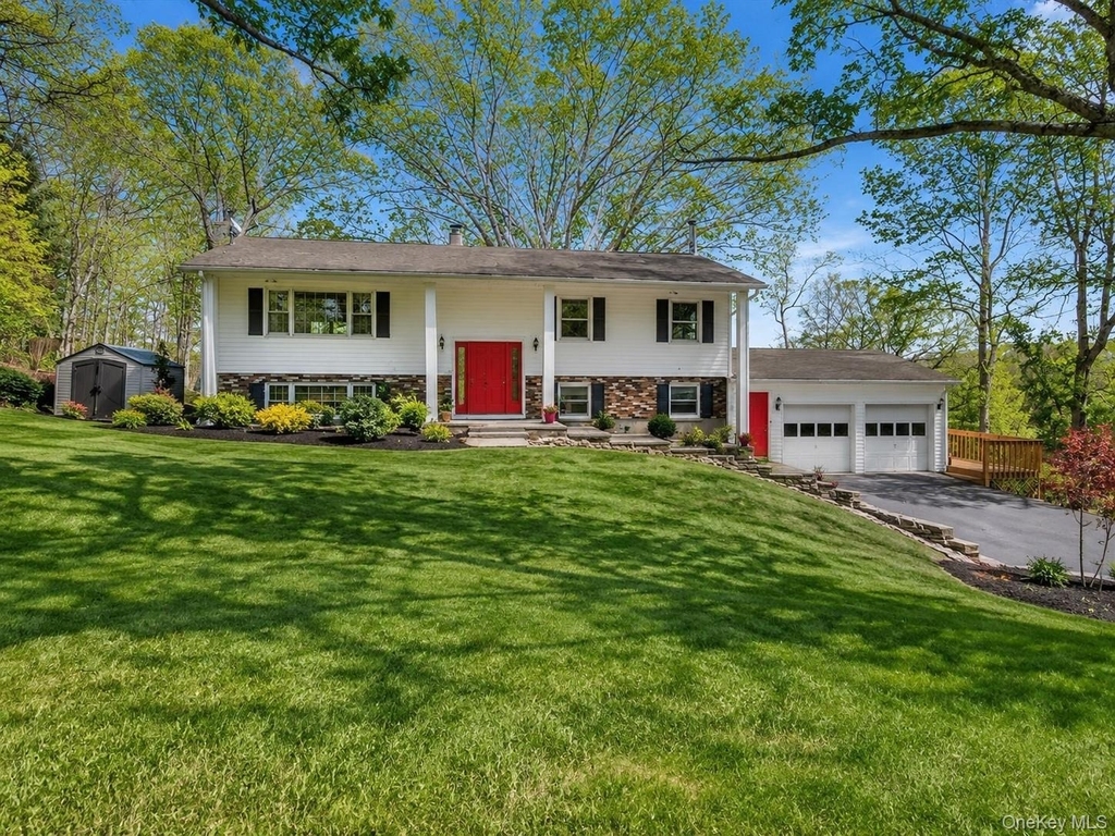1618 Morningview Drive - Photo 0