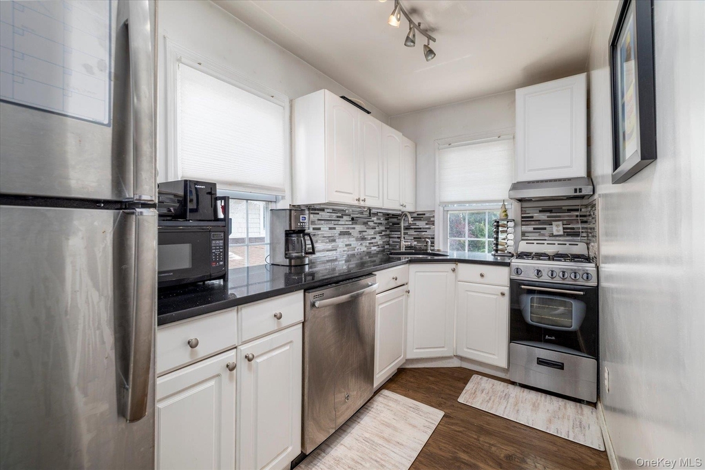 66 Reid Avenue - Photo 2