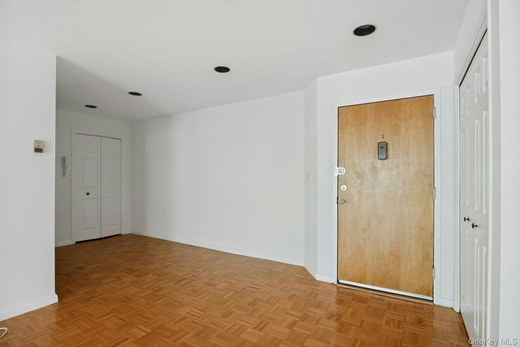 500 Central Park Avenue - Photo 2