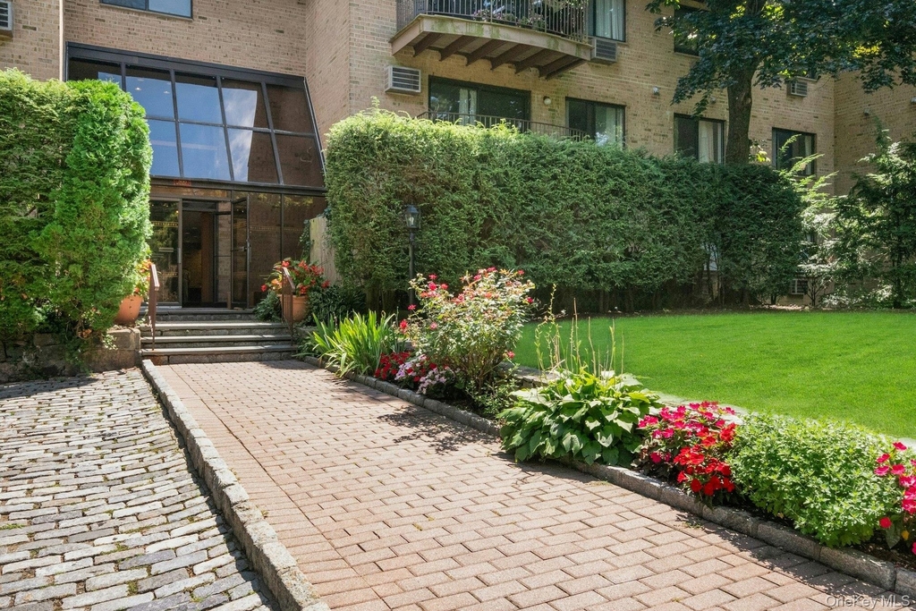 500 Central Park Avenue - Photo 1