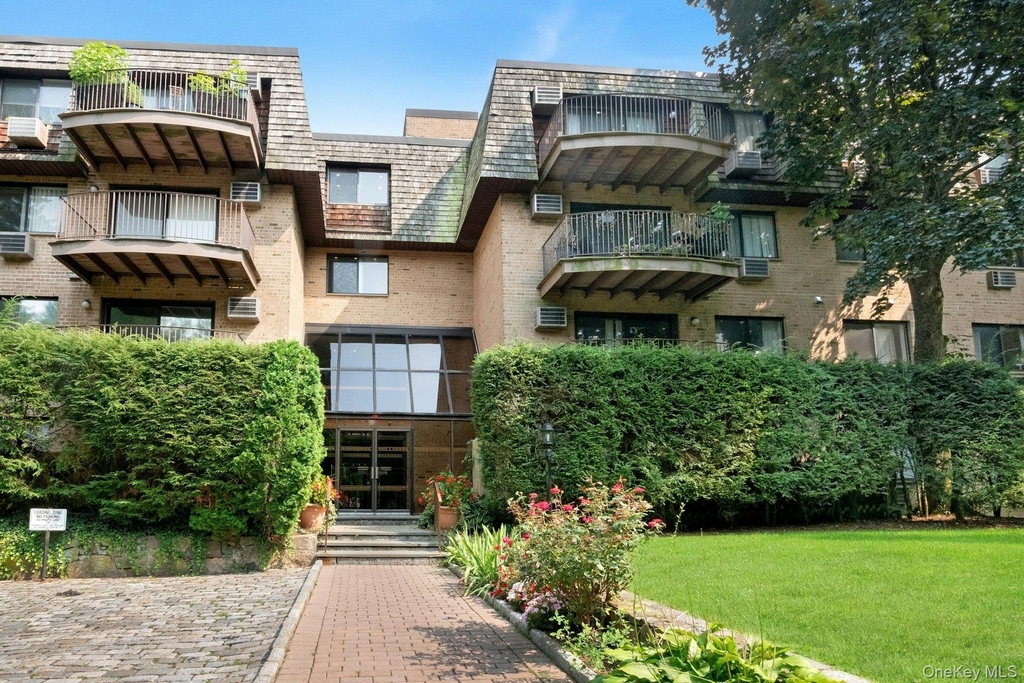 500 Central Park Avenue - Photo 0