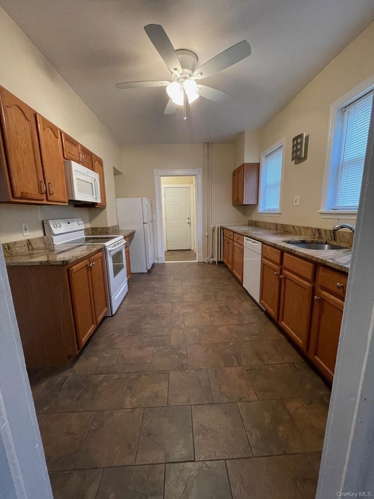 22 Cozzens Avenue - Photo 1