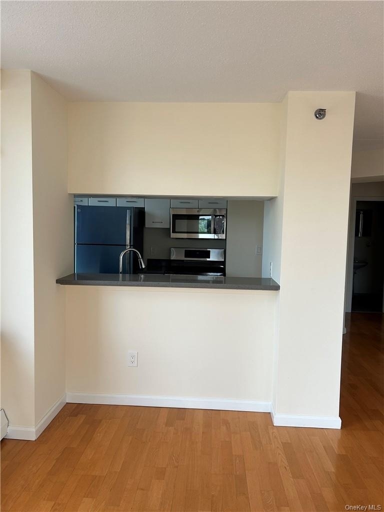 4 Martine Avenue - Photo 6