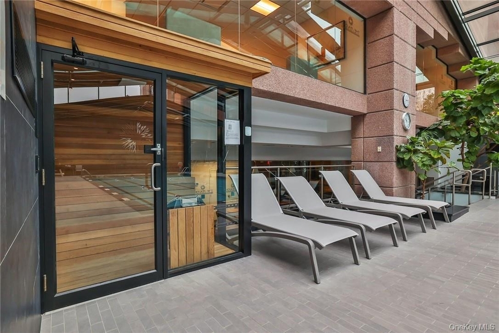4 Martine Avenue - Photo 14