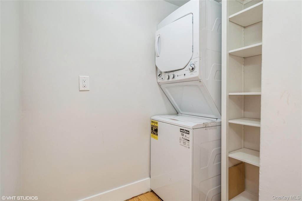 1392 Kings Highway - Photo 9
