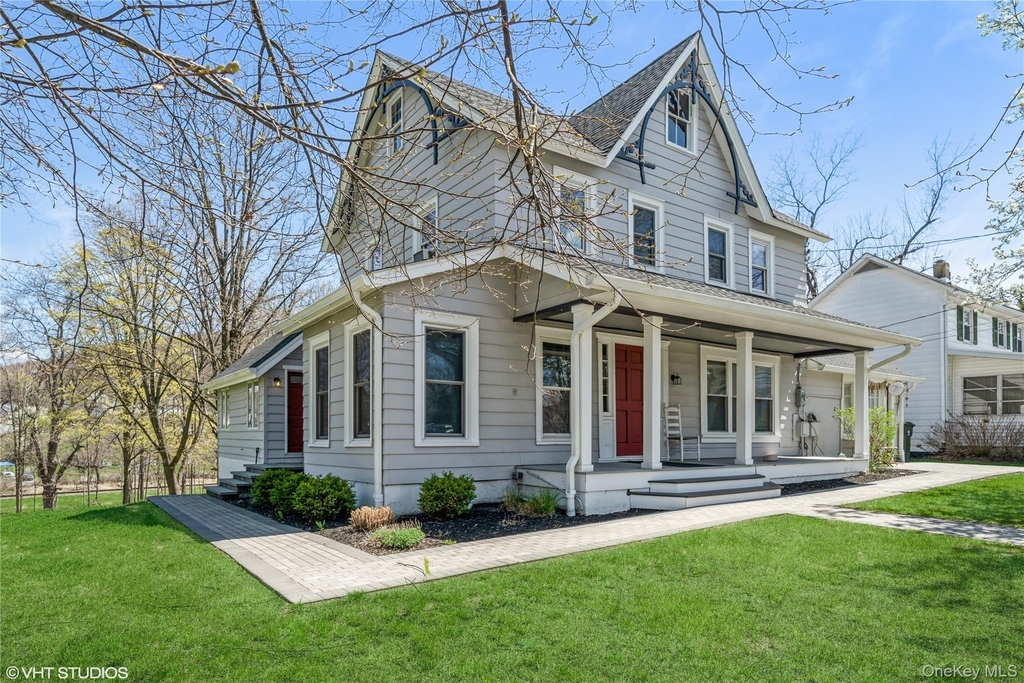 1392 Kings Highway - Photo 1