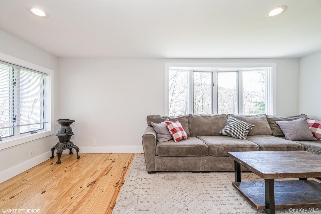 1392 Kings Highway - Photo 3