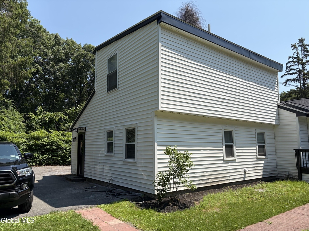 905 Balltown Road - Photo 2