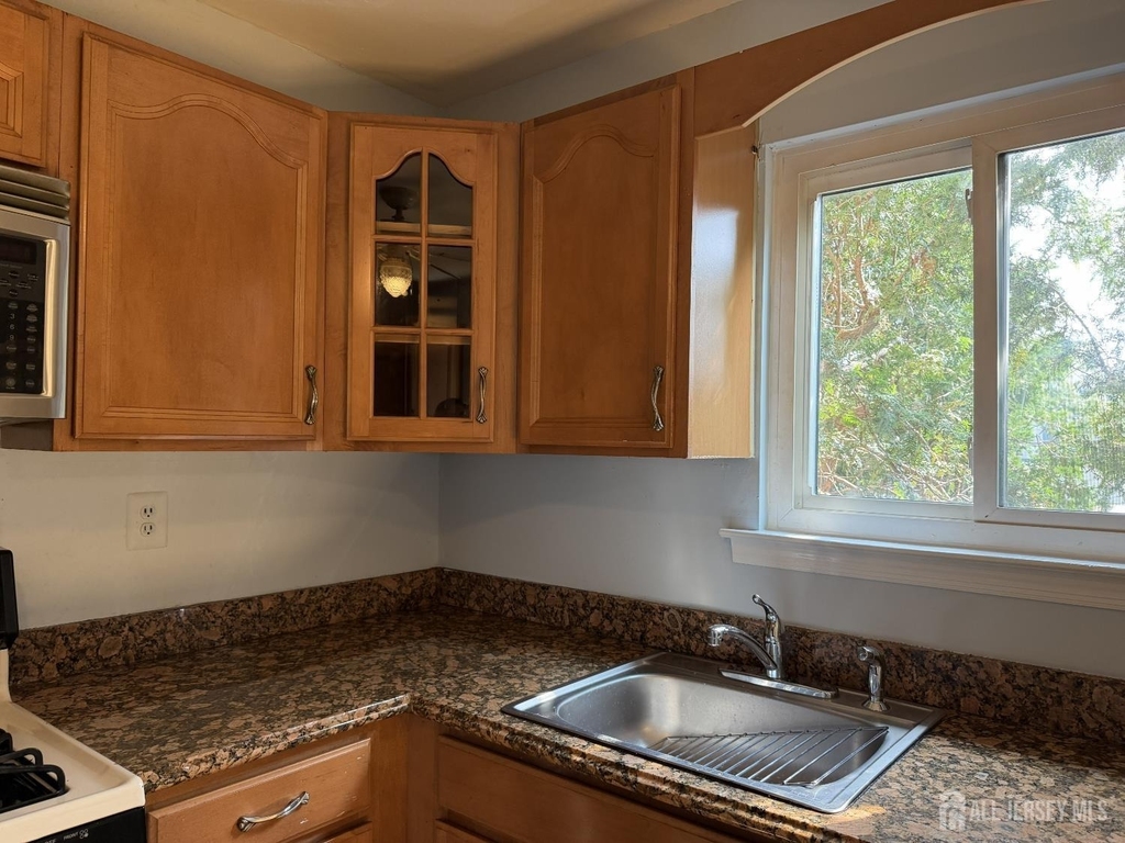 1105 N Oaks Boulevard - Photo 9