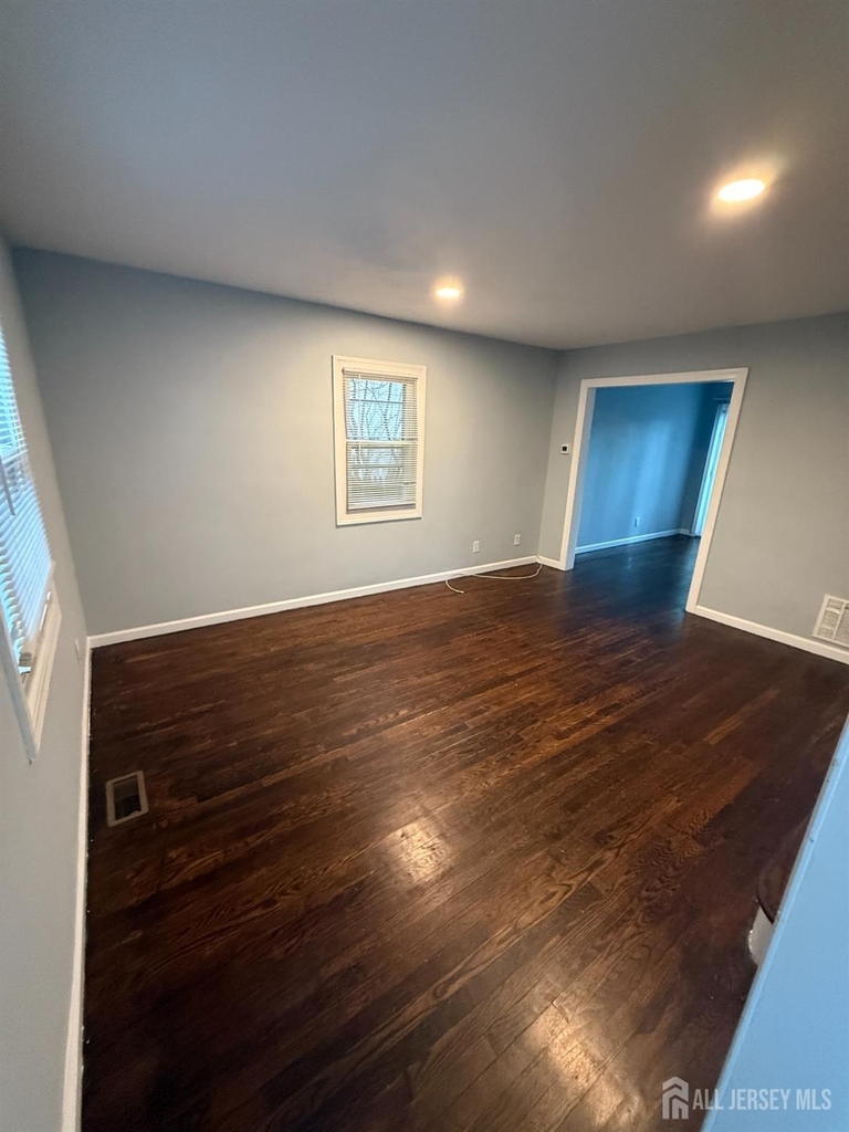 43 Crampton Avenue - Photo 10