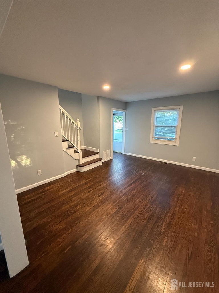 43 Crampton Avenue - Photo 2