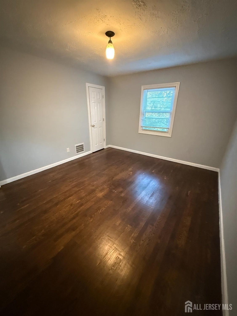 43 Crampton Avenue - Photo 8
