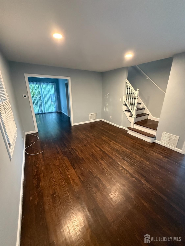 43 Crampton Avenue - Photo 3