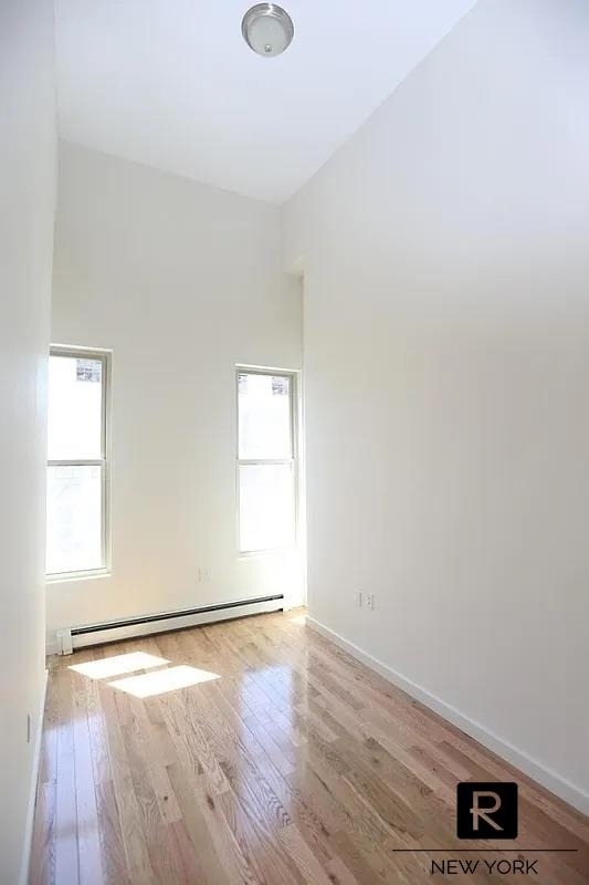 211 Wyckoff Avenue - Photo 2