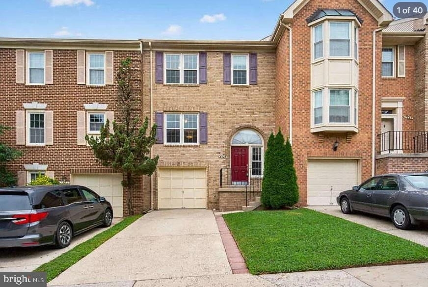 7427 Salford Court - Photo 0