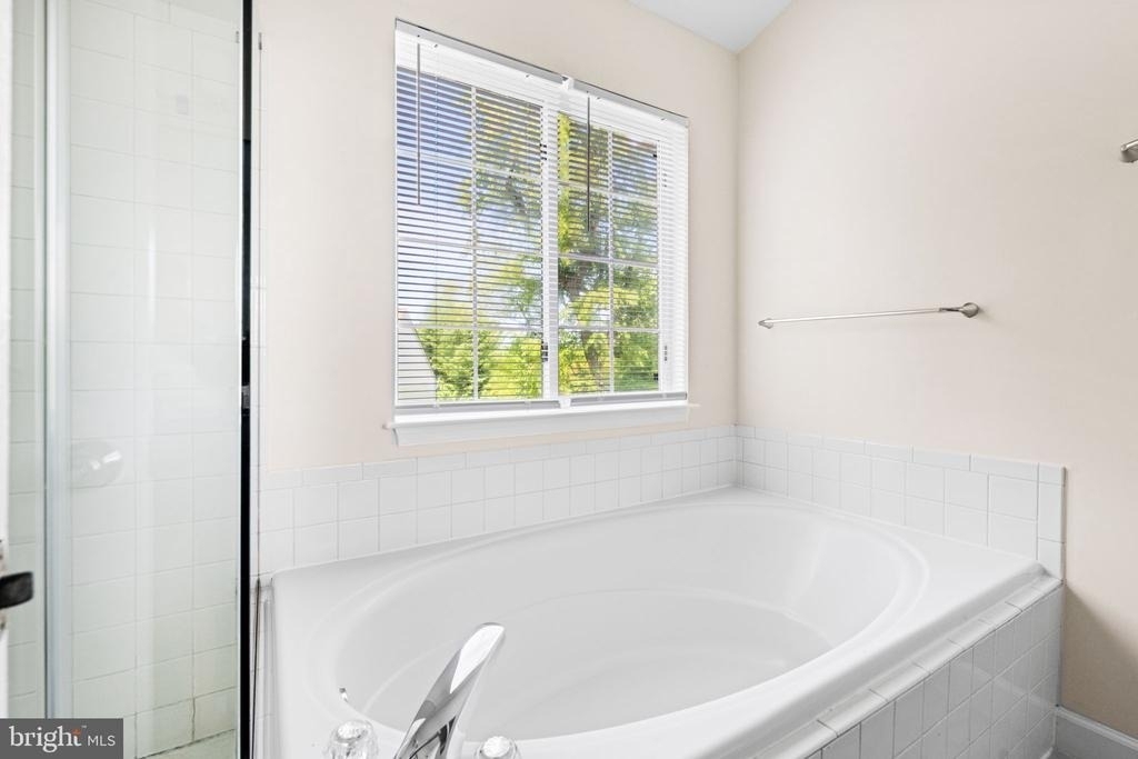 2902 Jessica Court - Photo 36