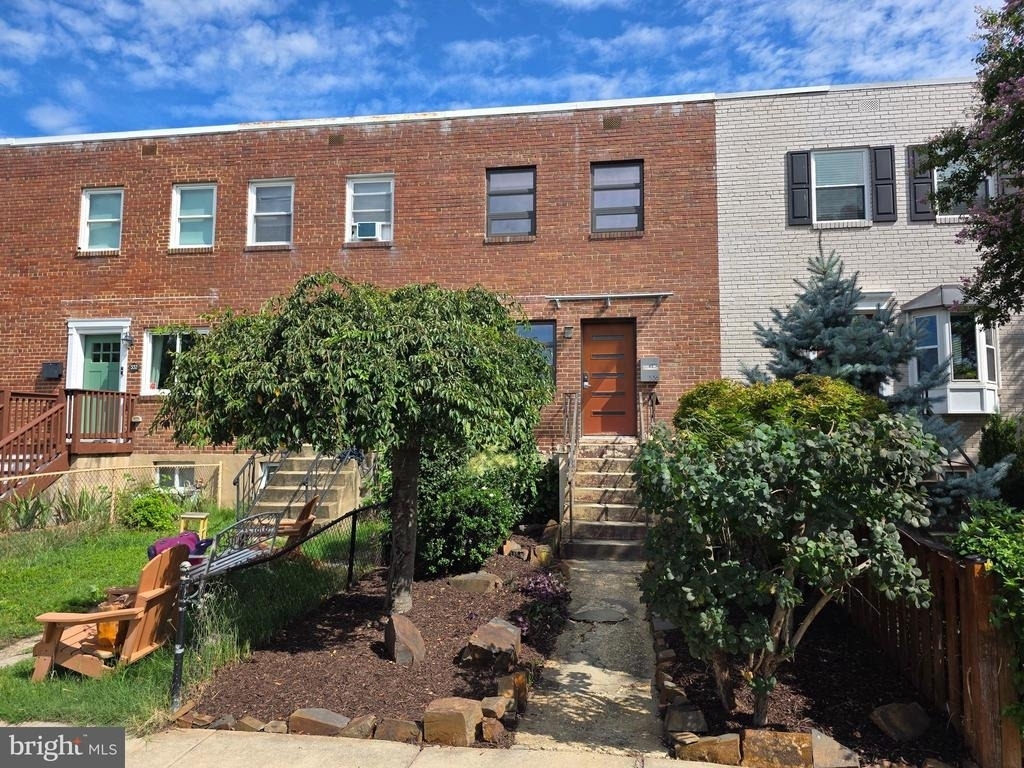 536 E Glendale Avenue - Photo 0