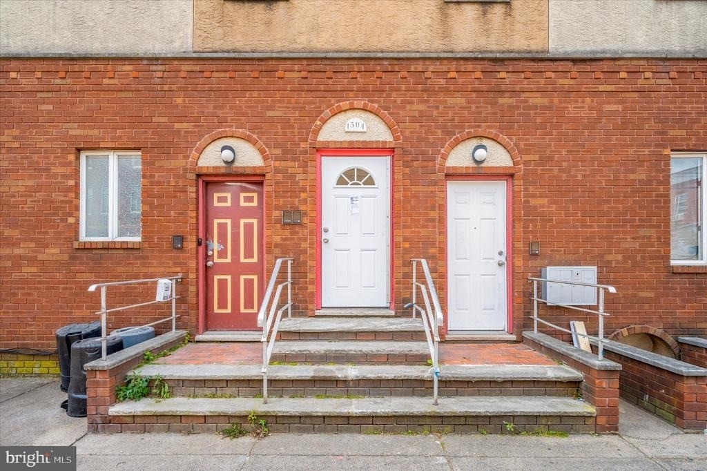 2201 S Hicks Street - Photo 0