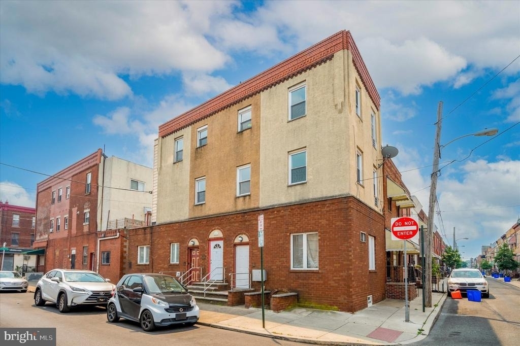 2201 S Hicks Street - Photo 1