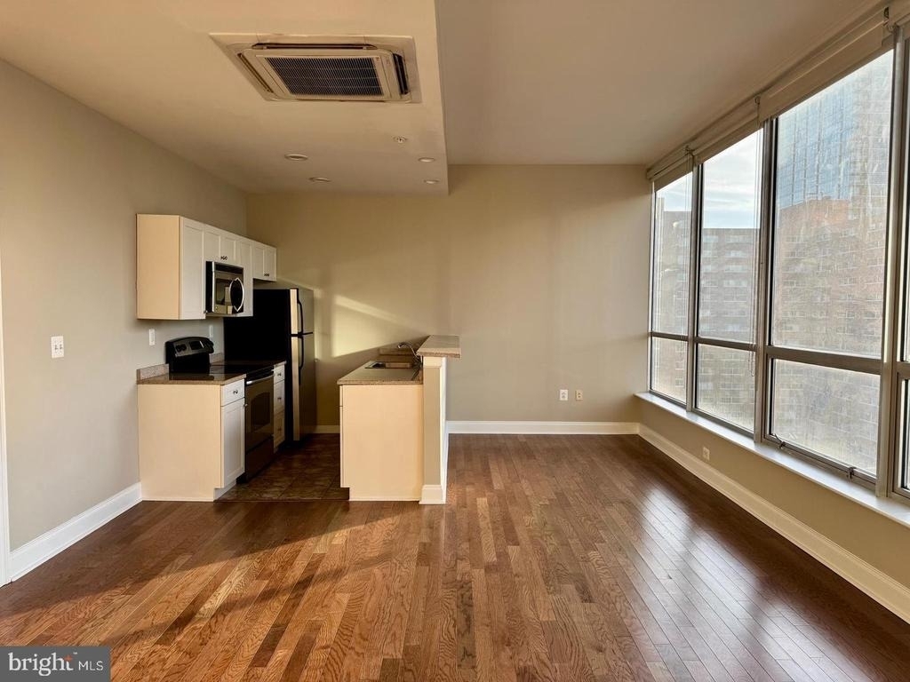 2040 Market - Photo 3