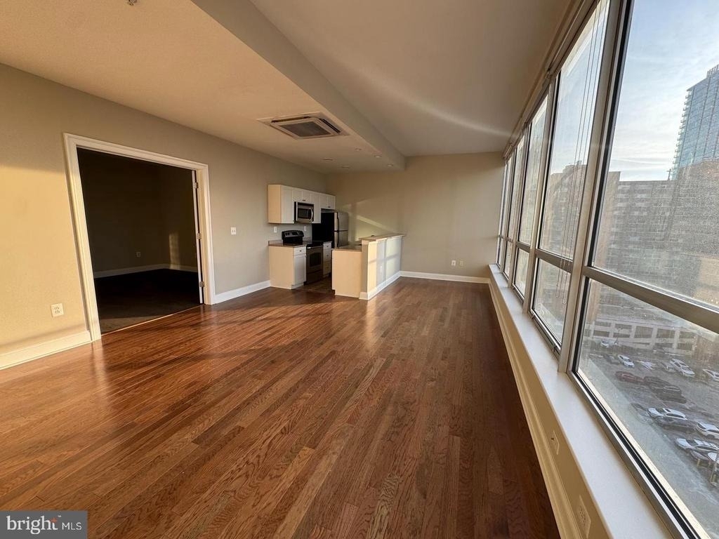 2040 Market - Photo 2