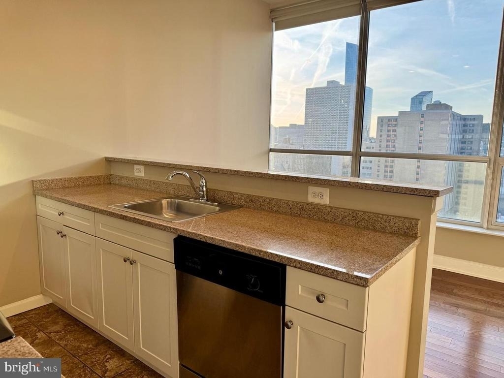 2040 Market - Photo 6
