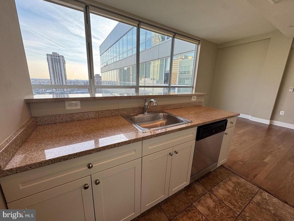 2040 Market - Photo 5