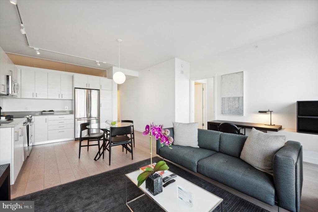 2930 Walnut Street - Photo 2