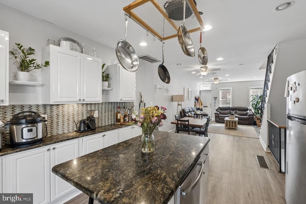 2139 Montrose Street - Photo 4