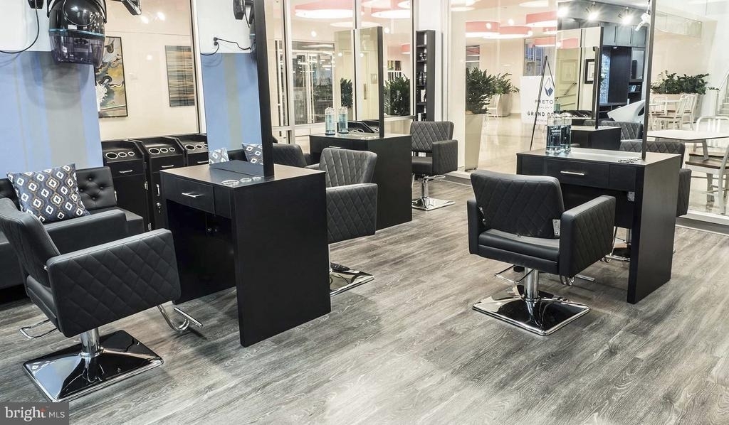 2200 Benjamin Franklin Parkway - Photo 19