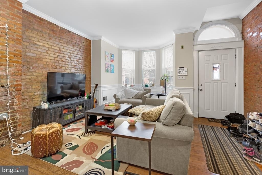 2229 St Albans Street - Photo 1