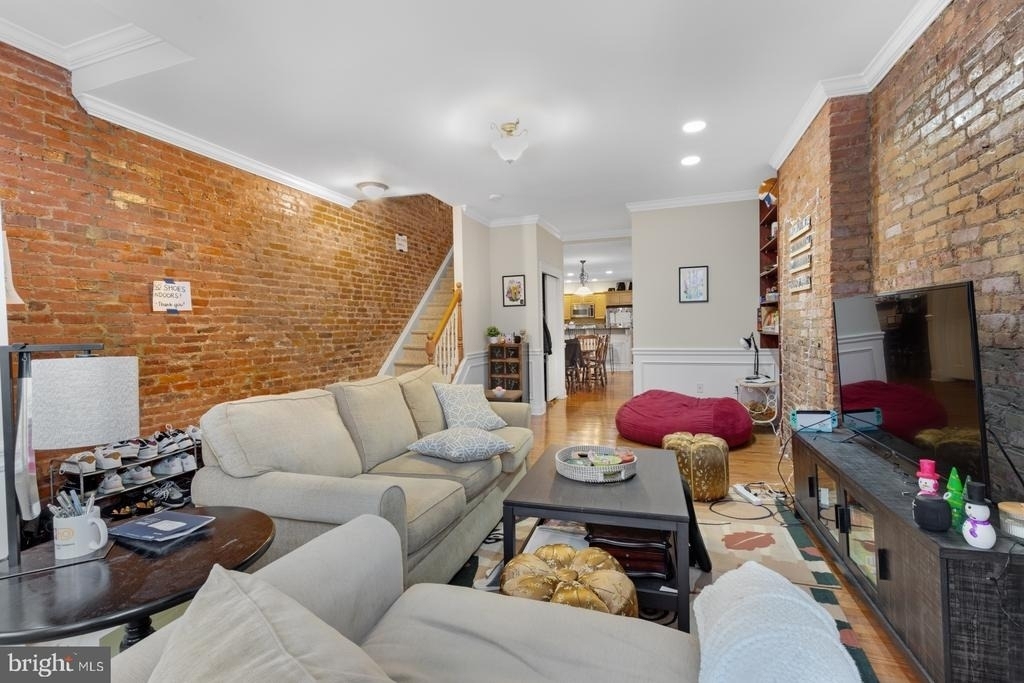 2229 St Albans Street - Photo 3