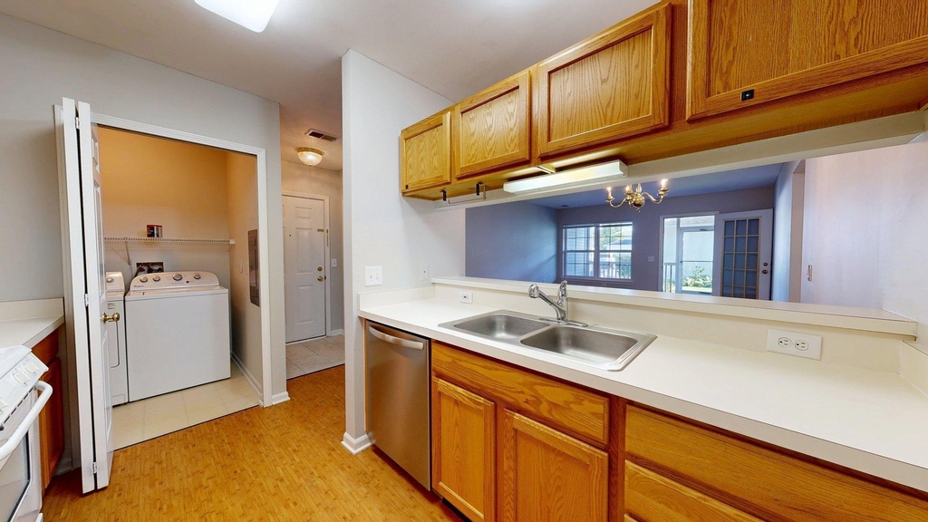 2767 S Knightsbridge Circle - Photo 3