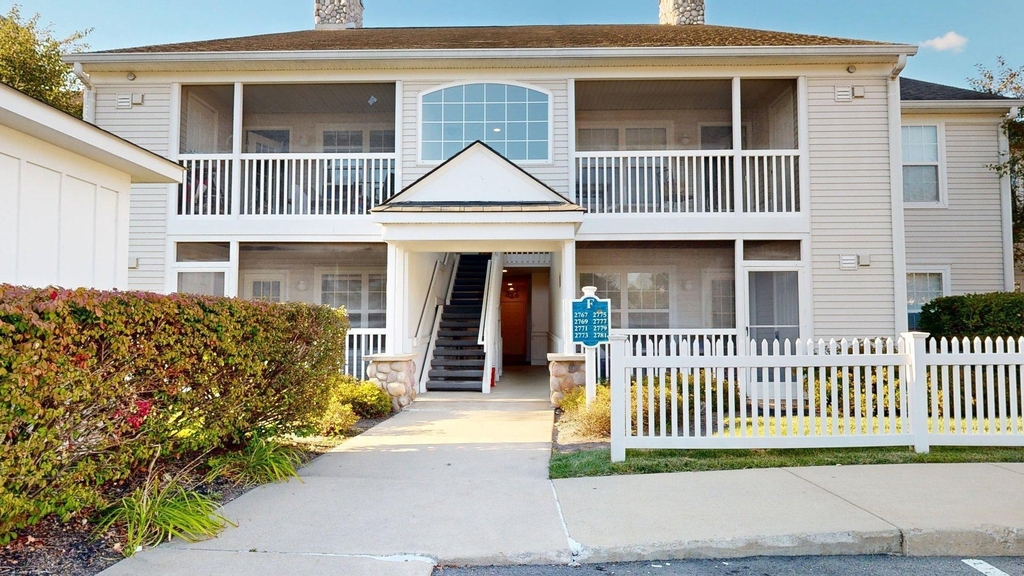 2767 S Knightsbridge Circle - Photo 0