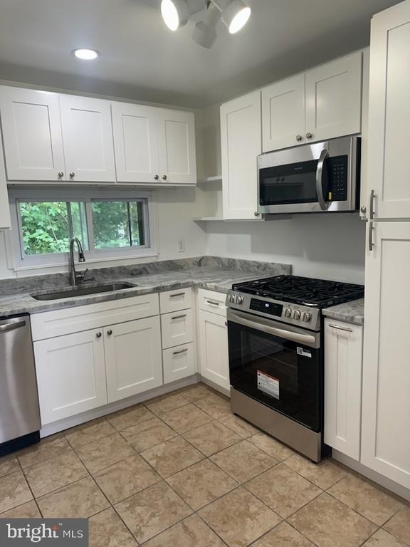 319 Runnymede Avenue - Photo 1
