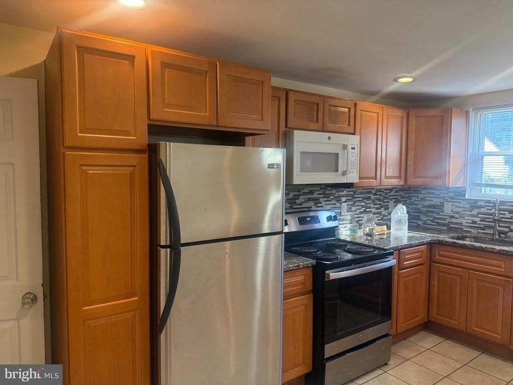 544 Wiltshire Road - Photo 0