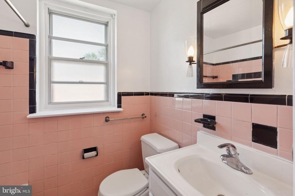 214 Westbridge Road - Photo 19