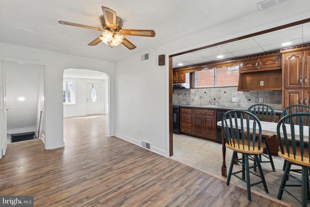 214 Westbridge Road - Photo 5