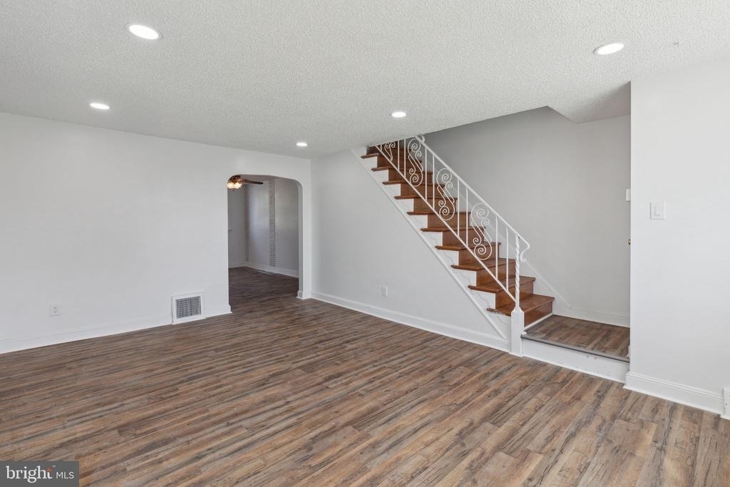 214 Westbridge Road - Photo 3