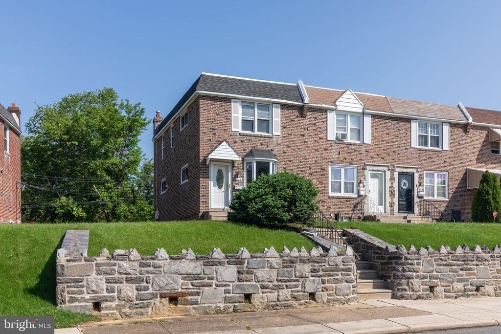 214 Westbridge Road - Photo 1