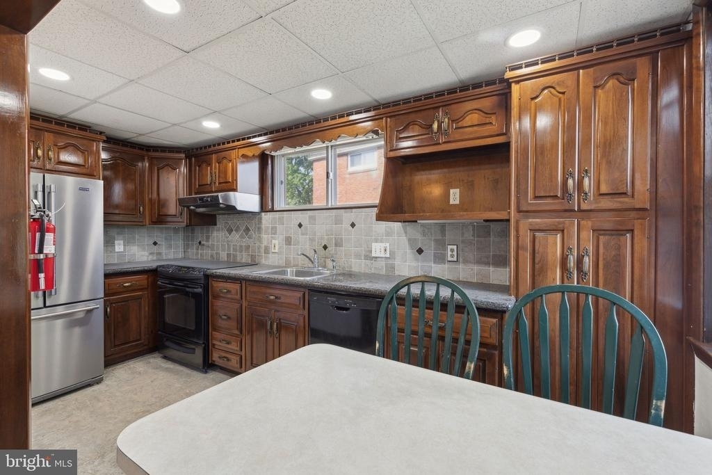 214 Westbridge Road - Photo 6